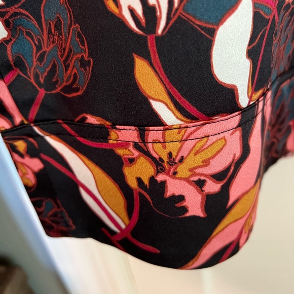 Marc New York floral top with faux leather trim - Picture 5 of 8